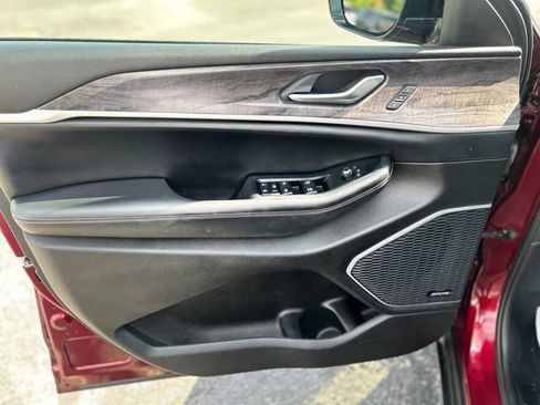 Used 2023 Jeep Grand Cherokee 4WD 4xe image 9