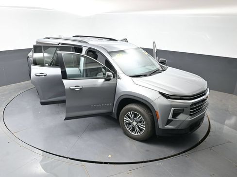 Used 2024 Chevrolet Traverse LT AWD/4WD image 63