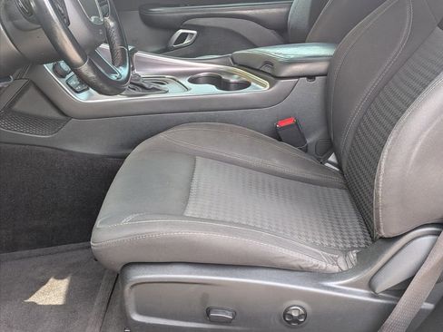 Used 2018 Dodge Challenger SXT RWD image 10