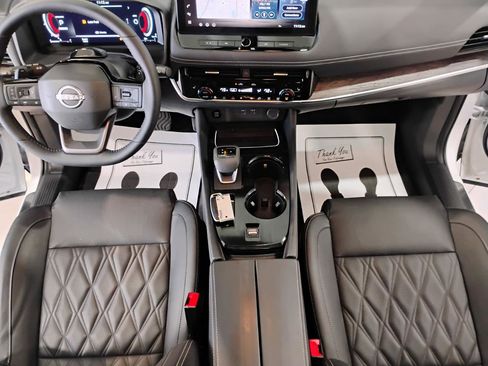 Used 2025 Nissan Rogue Platinum w/ Tech Package image 56