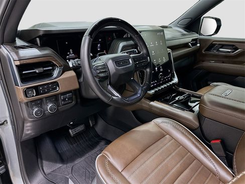 Used 2025 GMC Yukon Denali Ultimate image 9