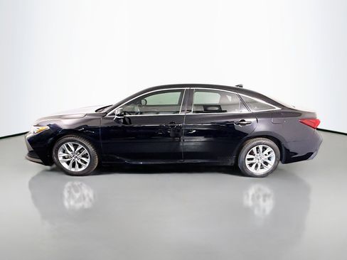 Used 2019 Toyota Avalon XLE w/ Moonroof Package image 6