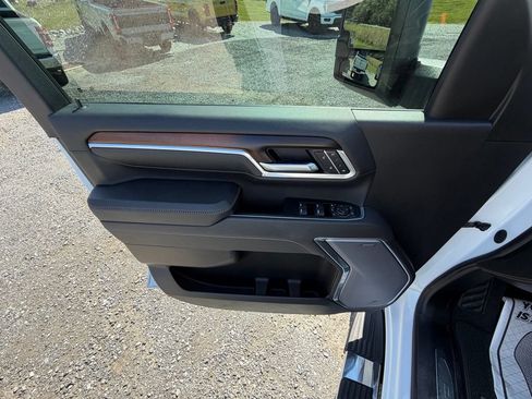 Used 2025 GMC Sierra 2500 Denali AWD/4WD image 5