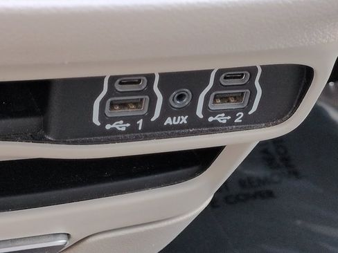 Used 2021 Chrysler Pacifica Touring-L FWD image 23