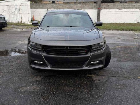Used 2018 Dodge Charger R/T RWD image 2