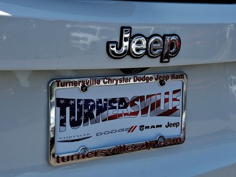 Certified 2022 Jeep Renegade Latitude w/ Convenience Group AWD/4WD image 17