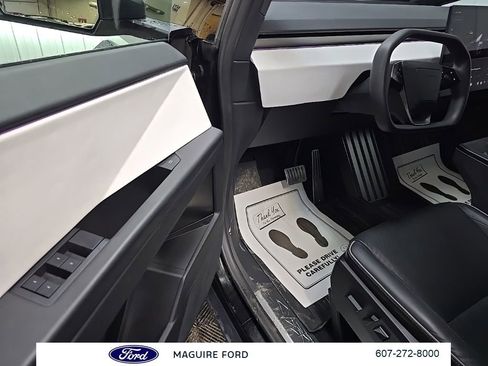 Used 2024 Tesla Cybertruck AWD Crew Cab image 29