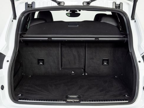 Used 2015 Porsche Cayenne S image 31