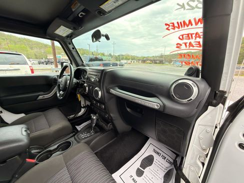 Used 2012 Jeep Wrangler Sahara w/ Connectivity Group AWD/4WD image 21