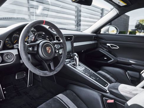Used 2018 Porsche 911 GT3 w/ Sport Chrono Package RWD image 2