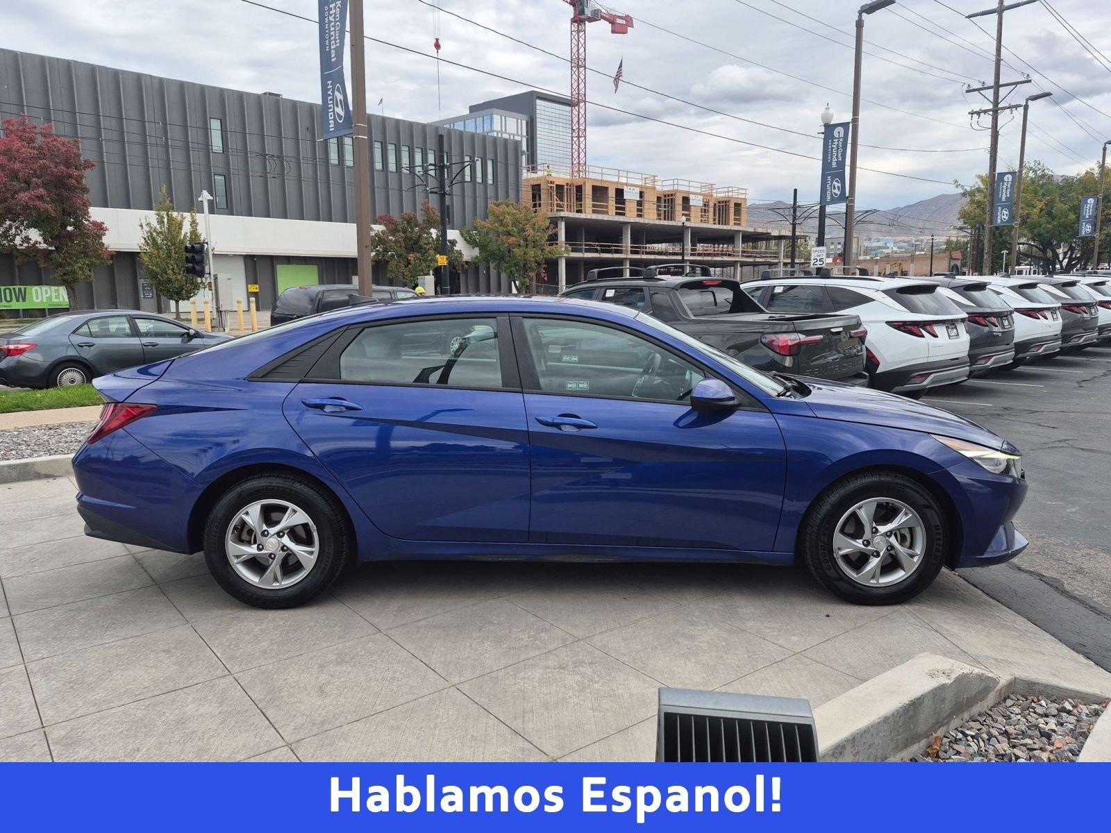 Used 2021 Hyundai Elantra SE FWD image 2