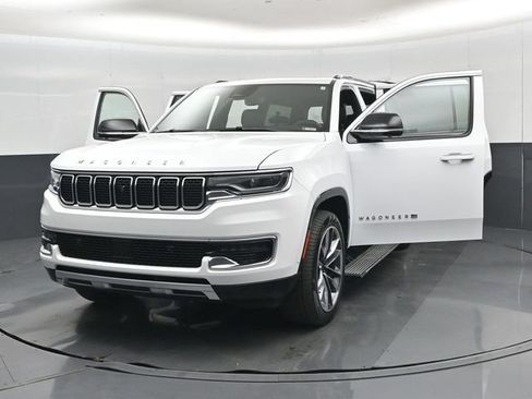 Used 2025 Jeep Wagoneer Series III w/ Premium Group I AWD/4WD image 60