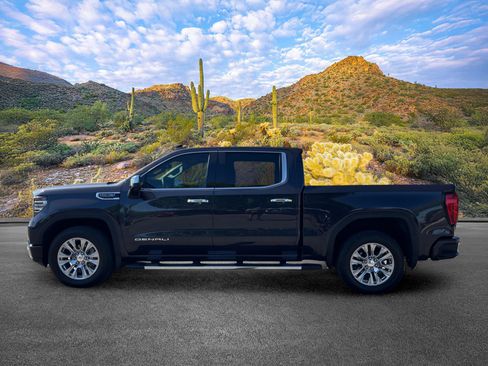 Used 2024 GMC Sierra 1500 Denali w/ Technology Package RWD image 7