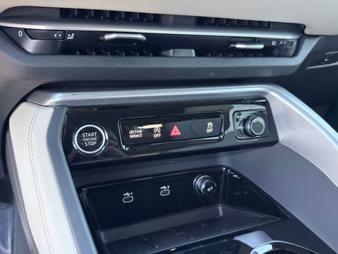Used 2025 Audi Q5 Premium Plus w/ Premium Plus AWD/4WD image 17