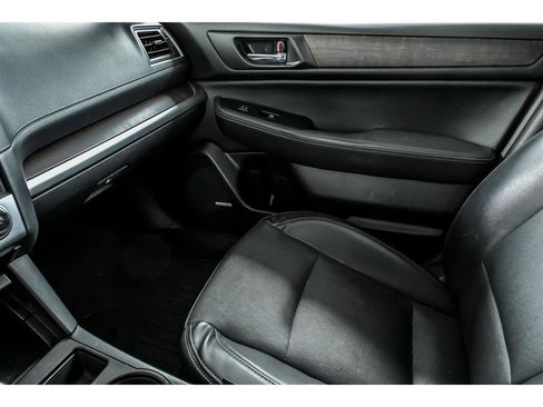 Used 2017 Subaru Outback 3.6R Limited image 23