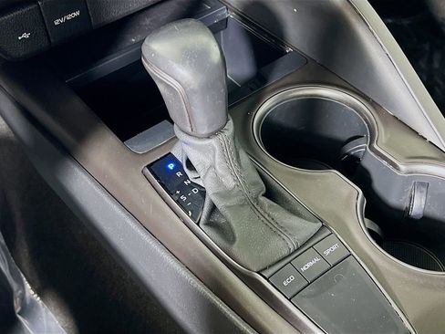 Certified 2022 Toyota Camry SE w/ Cold Weather Package FWD image 16