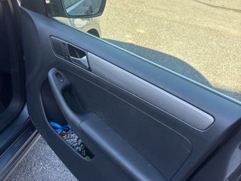 Used 2017 Volkswagen Jetta S image 32