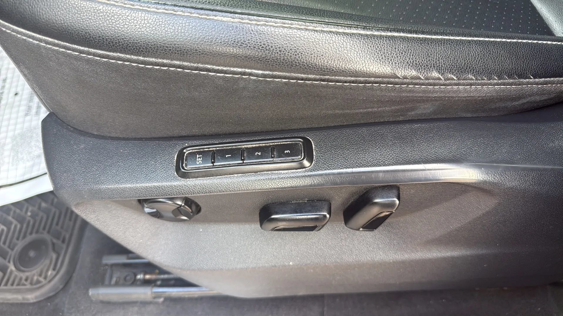 Used 2019 Volkswagen Atlas SEL FWD image 19