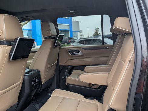 Used 2021 Chevrolet Suburban Premier image 33