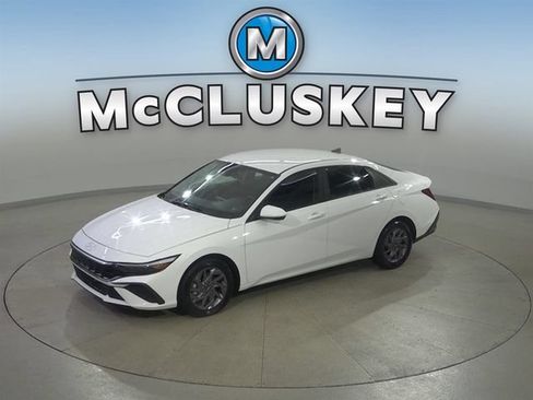 Used 2024 Hyundai Elantra SEL FWD image 1