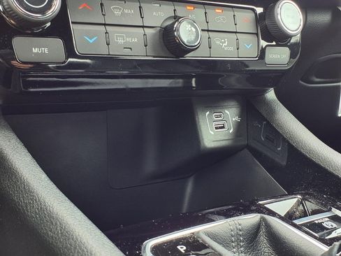 Used 2026 Jeep Compass Limited image 13