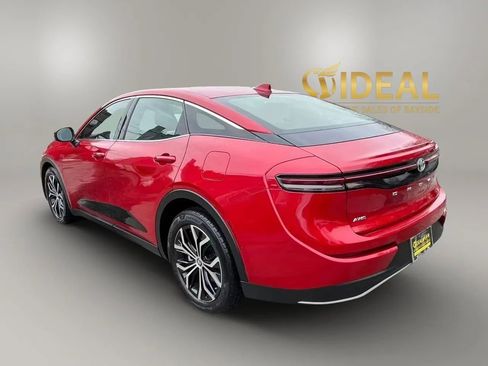 Used 2023 Toyota Crown image 3