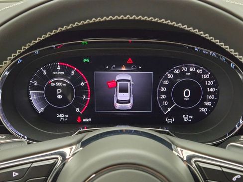 New 2025 Bentley Bentayga AWD/4WD image 32