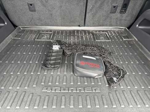 Used 2024 Toyota 4Runner Limited image 8