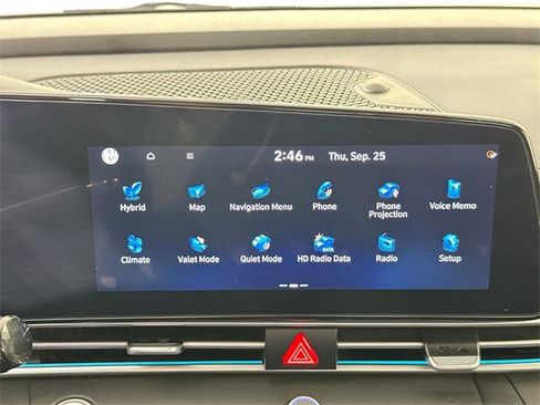 Used 2024 Hyundai Elantra Limited image 14