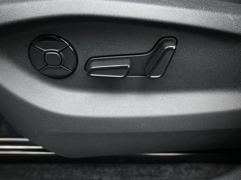 New 2026 Volkswagen Tiguan SE R-Line image 33