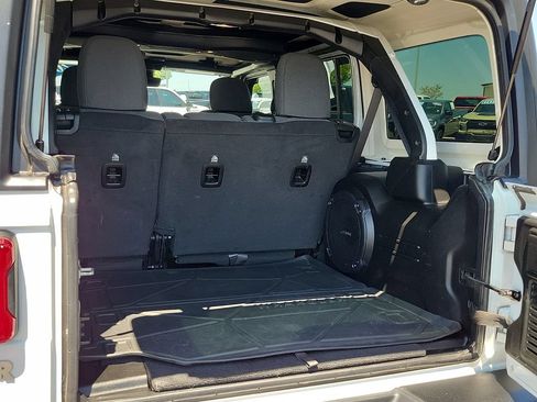 Used 2024 Jeep Wrangler Unlimited Rubicon w/ Technology Group AWD/4WD image 8