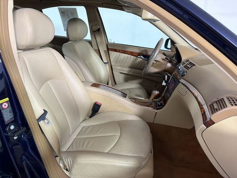 Used 2009 Mercedes-Benz E 350 4MATIC Sedan image 23