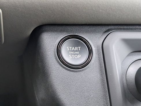 Used 2025 Land Rover Defender 110 image 11