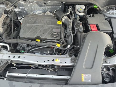 Used 2025 Chevrolet Trax LT w/ LT Convenience Package FWD image 15