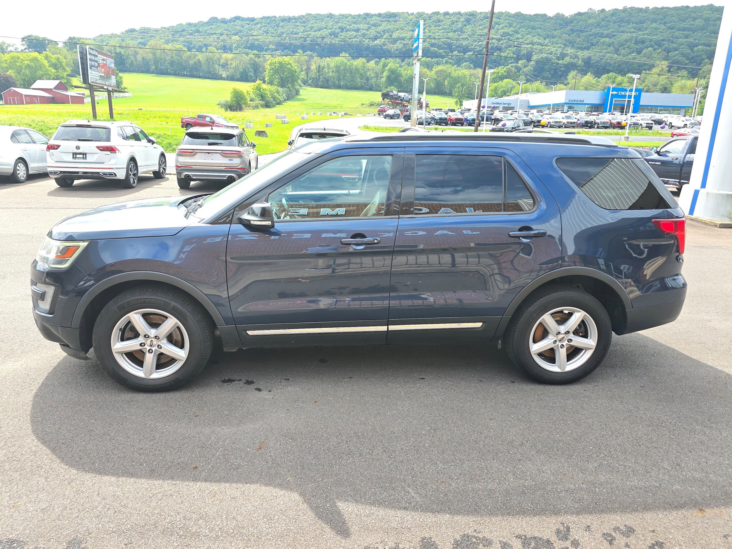 Used 2016 Ford Explorer XLT w/ Equipment Group 201A AWD/4WD image 4