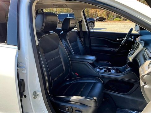 Used 2022 GMC Acadia Denali w/ Denali Technology Package image 27