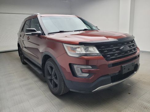 Used 2016 Ford Explorer XLT w/ Equipment Group 202A AWD/4WD image 13