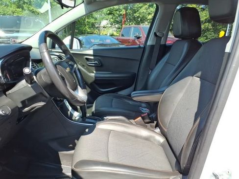 Used 2019 Chevrolet Trax LT w/ LT Convenience Package AWD/4WD image 9