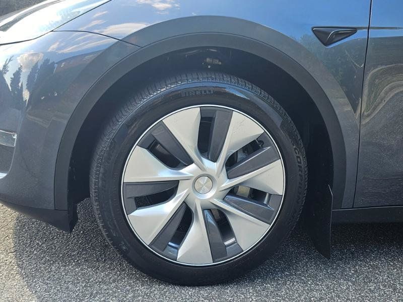 Used 2023 Tesla Model Y Long Range AWD/4WD image 18