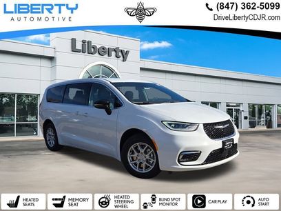 New 2026 Chrysler Pacifica Select