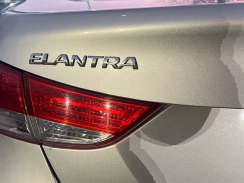 Used 2012 Hyundai Elantra Limited w/ Technology Pkg 5 image 14