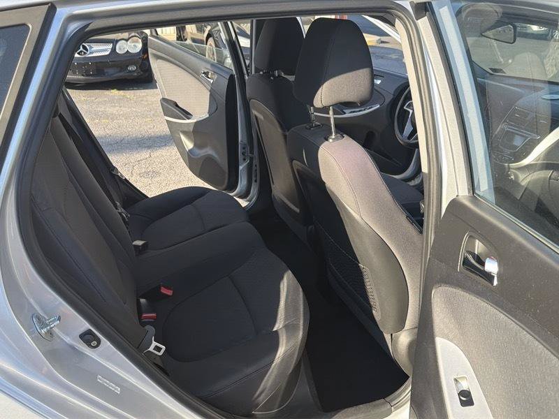 Used 2012 Hyundai Accent SE FWD image 16