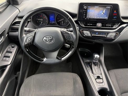 Used 2018 Toyota C-HR XLE image 11