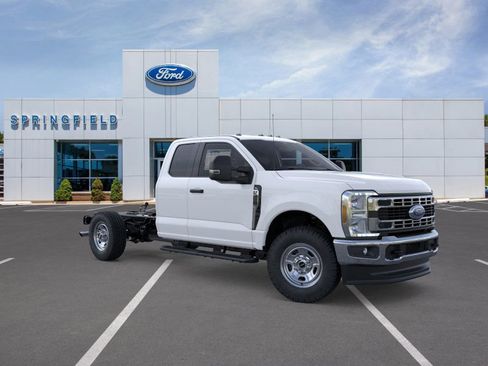 New 2025 Ford F350 XL w/ XL Chrome Package image 7