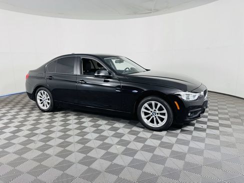 Used 2018 BMW 320i Sedan RWD image 2