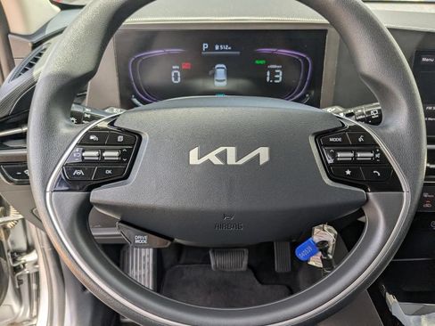 Used 2025 Kia Niro LX FWD image 16