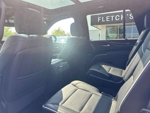 Used 2023 Cadillac Escalade Premium Luxury AWD/4WD image 9