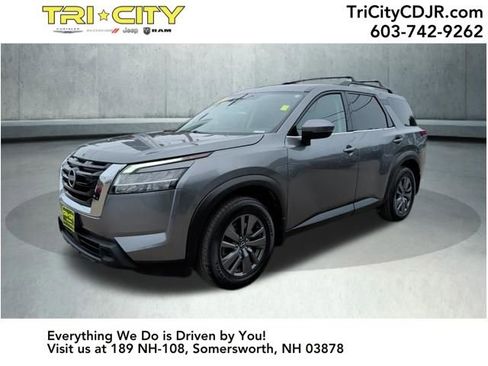 Used 2022 Nissan Pathfinder SV w/ SV Premium Package image 1