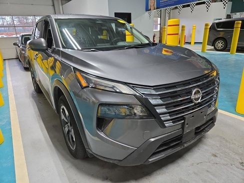 Used 2024 Nissan Rogue SV image 9