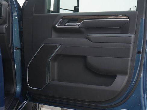 Used 2025 Chevrolet Silverado 2500 LT w/ Trail Boss Package image 12